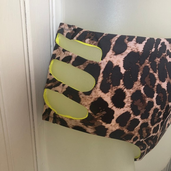 BAR III Retail $88 Beach Cheetah Halter Top High Waist Bottoms XSmall - Picture 3 of 5